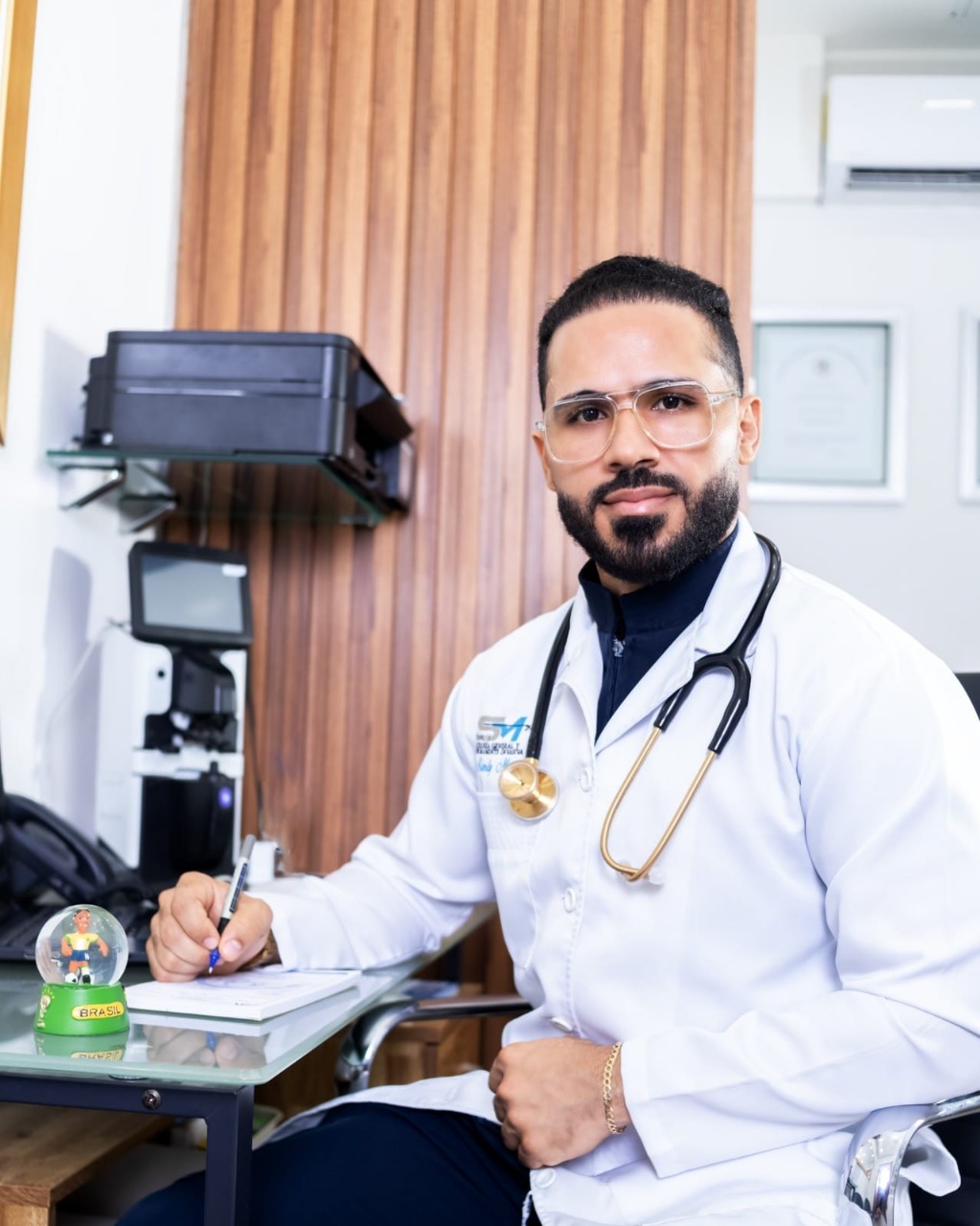 Dr. Sandy Moncion especialista en cirugía general y obesidad en Santiago, RD